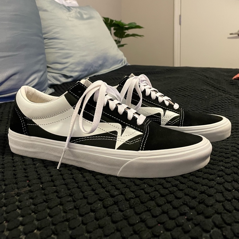 Black & White Vans Mens 8.5
